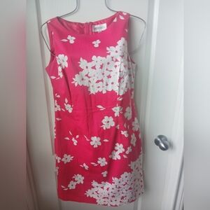 3/$15 Studio I Vibrant Pink Dress with White Floral Accents Size 8